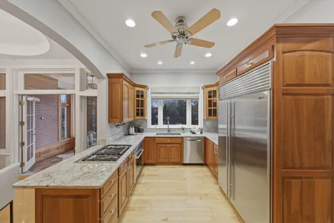 $1,599,000 | 11361 West Plainfield Road, Indian Head Park, IL 60525