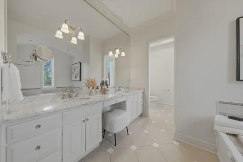 $1,599,000 | 11361 West Plainfield Road, Indian Head Park, IL 60525