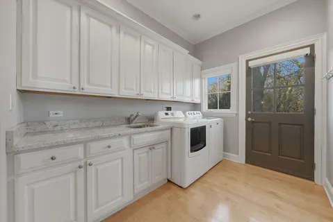 $1,599,000 | 11361 West Plainfield Road, Indian Head Park, IL 60525