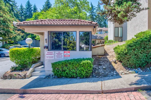 $515,000 | 10401 Northeast 32nd Place, Unit A101, Bellevue, WA 98004