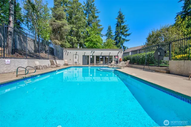 $515,000 | 10401 Northeast 32nd Place, Unit A101, Bellevue, WA 98004