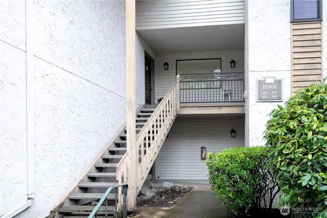 $515,000 | 10401 Northeast 32nd Place, Unit A101, Bellevue, WA 98004