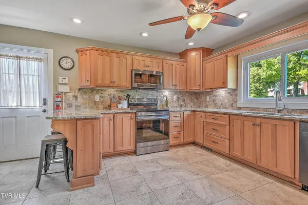 $479,000 | 1461 Holston Drive, Bristol, TN 37620