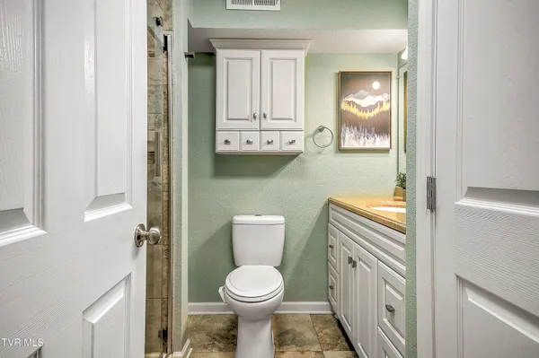 $479,000 | 1461 Holston Drive, Bristol, TN 37620