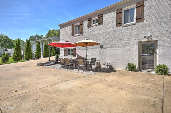 $479,000 | 1461 Holston Drive, Bristol, TN 37620