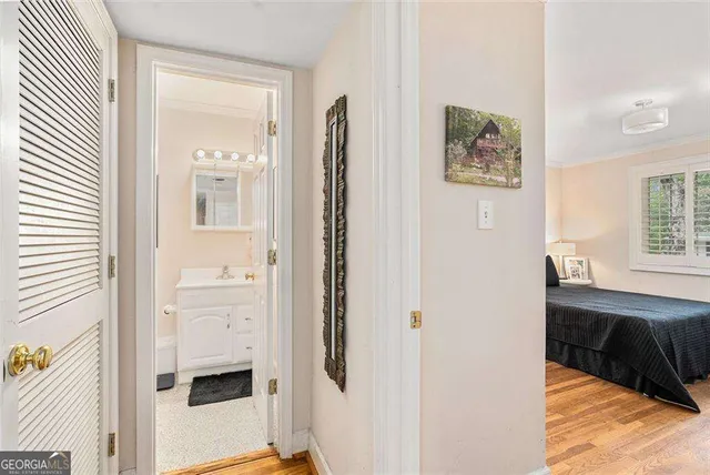 a en suite bathroom with a shower