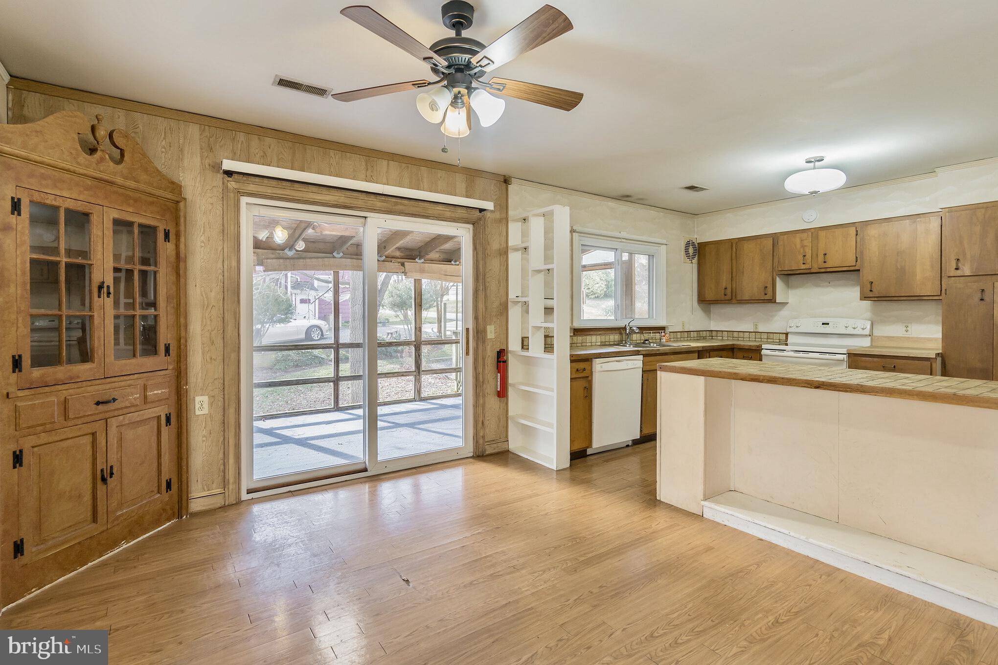 5101 Knoll Road Huntingtown, MD 20639 - Photo 9 of 38 Spacious Dining Area