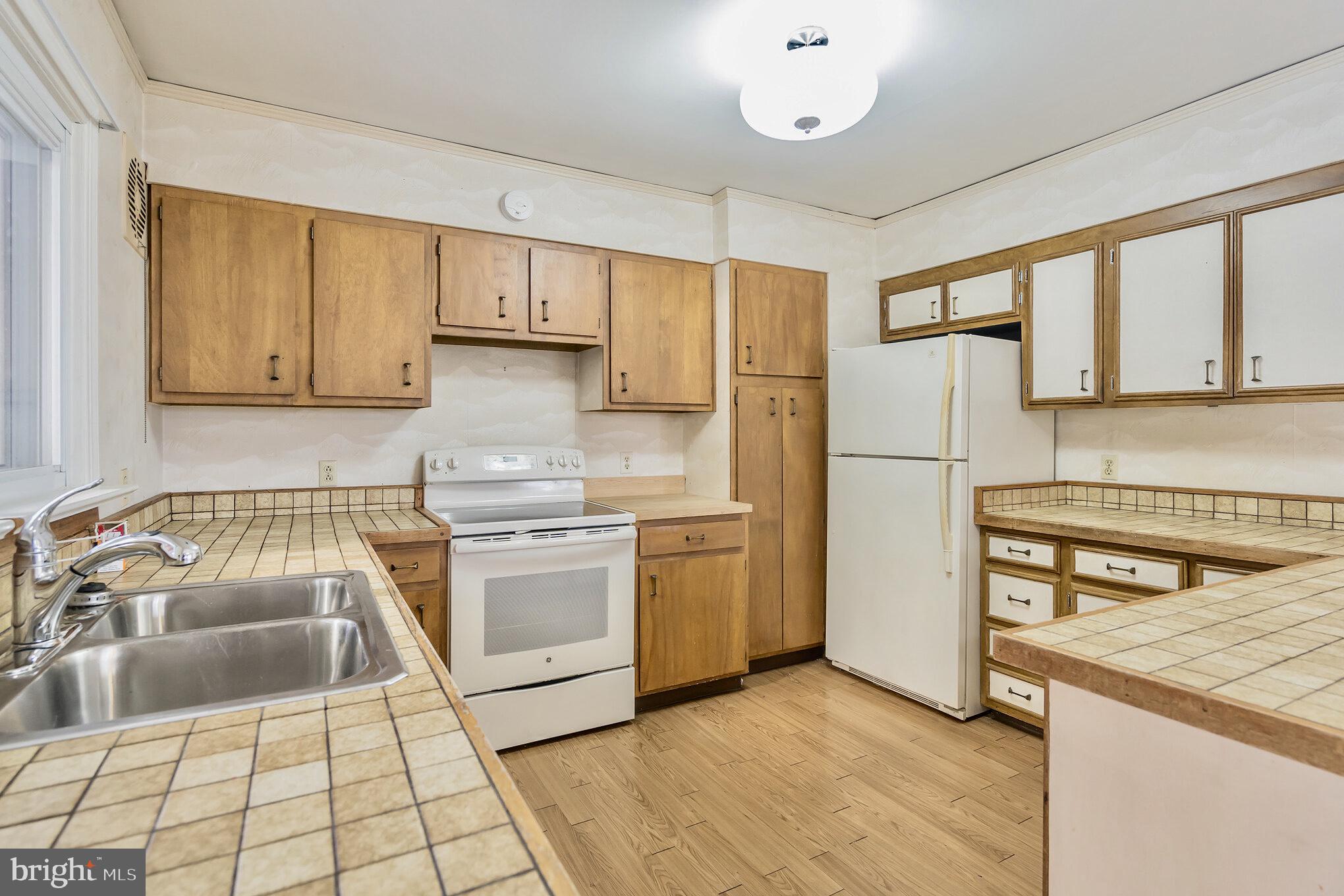 5101 Knoll Road Huntingtown, MD 20639 - Photo 10 of 38 Large Kitchen With Plenty Of Cabinet Space