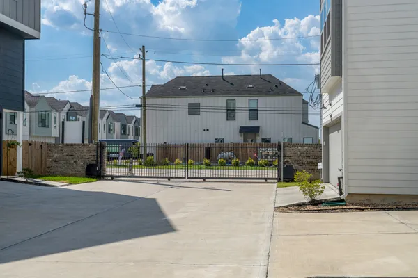 $3,200 | 8324 Springwood Drive, Houston, TX 77055