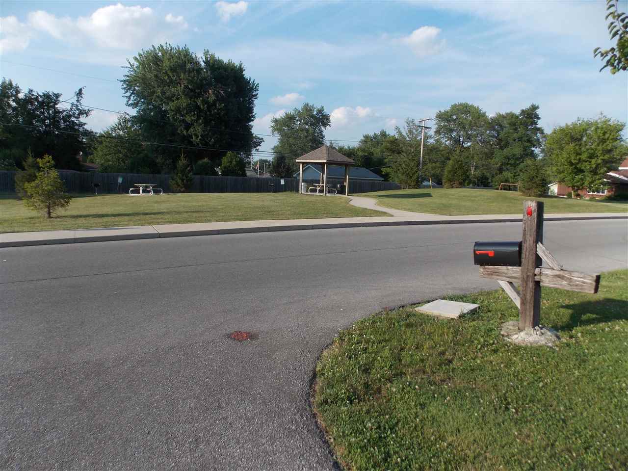 7520 Bluffton Road Fort Wayne, IN 46809 - Photo 4 of 27