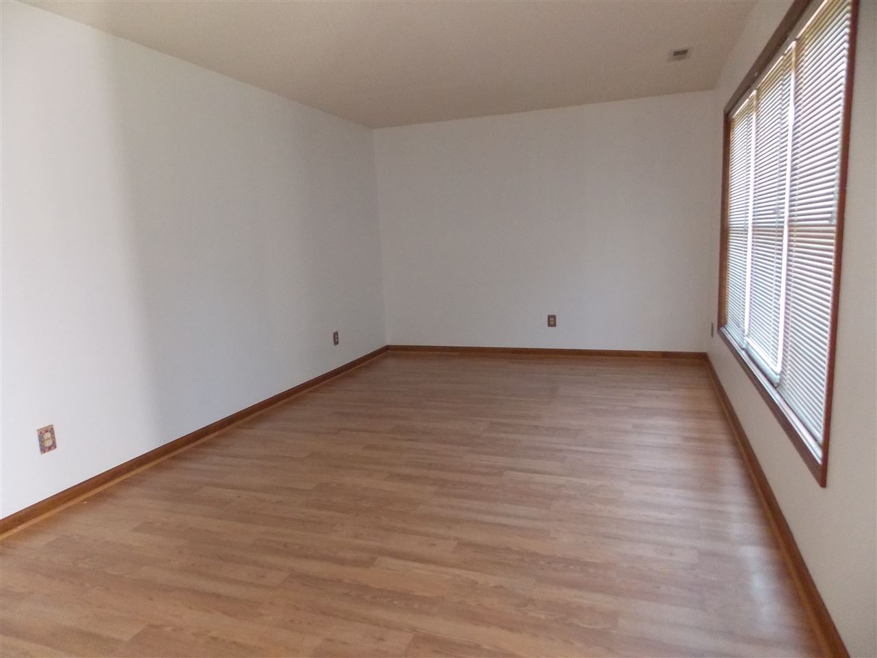 7520 Bluffton Road Fort Wayne, IN 46809 - Photo 8 of 27