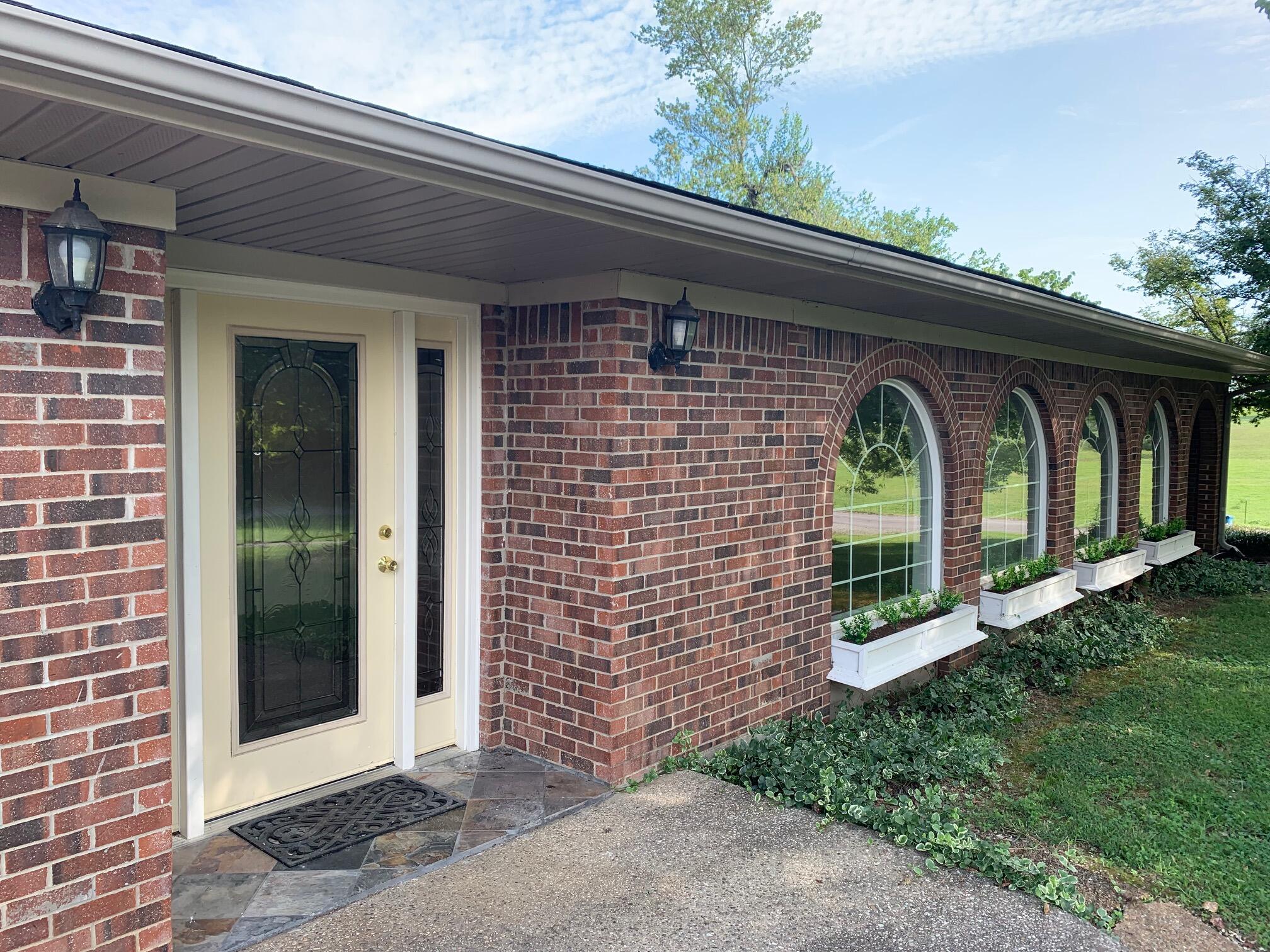 795 Waterworks Road Danville, KY 40422 - Photo 3 of 33 795 Waterworks side entrance and arch wi
