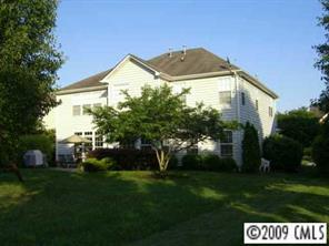 15819 Lavenham Road Huntersville, NC 28078 - Photo 3 of 8 a front view of a house with garden
