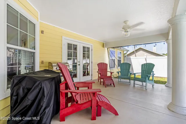 a view of livingroom with furniture and windows