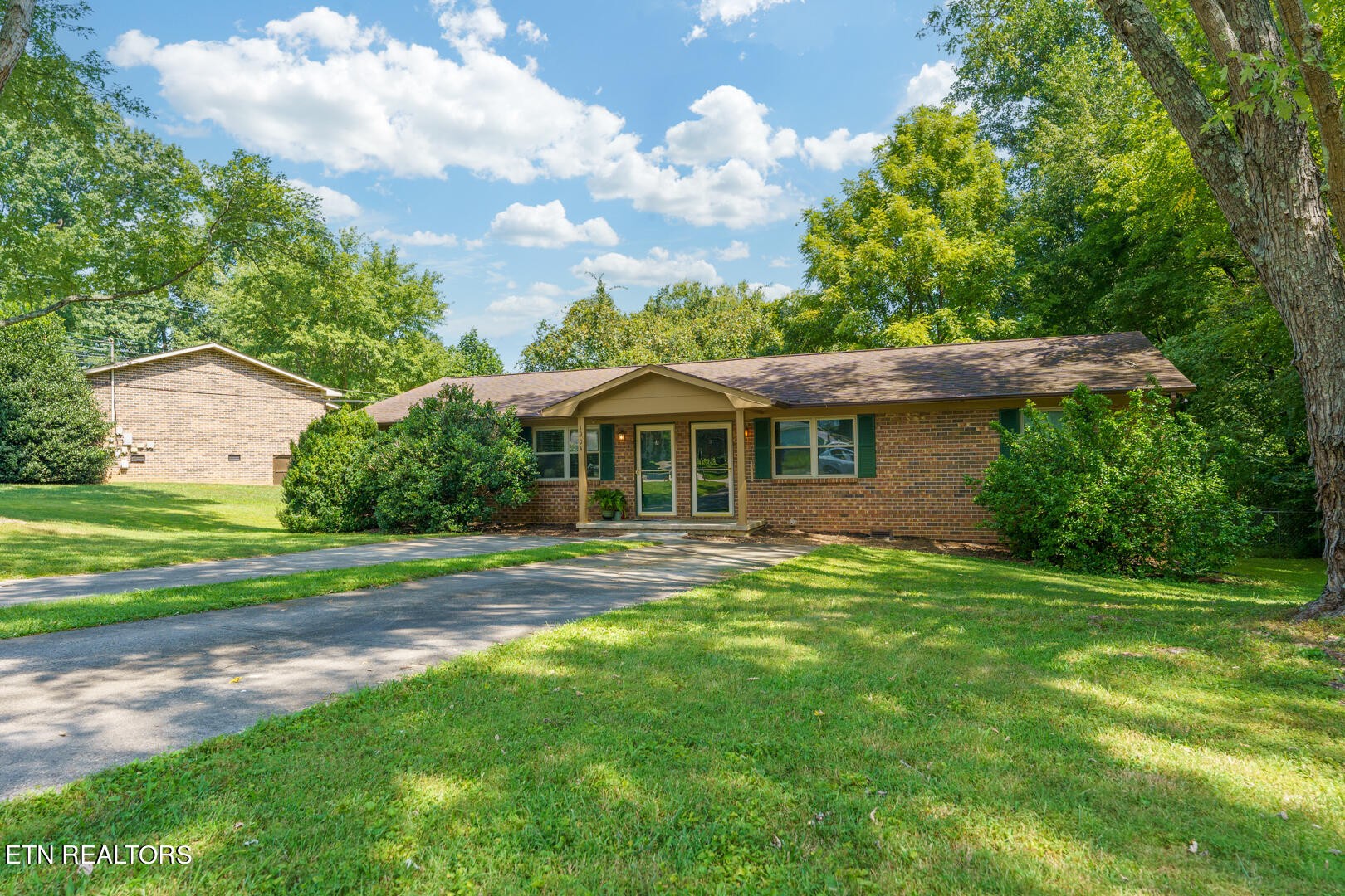 1904 Brookmill Road Knoxville, TN 37932 - Photo 2 of 26 Gallery Image 2