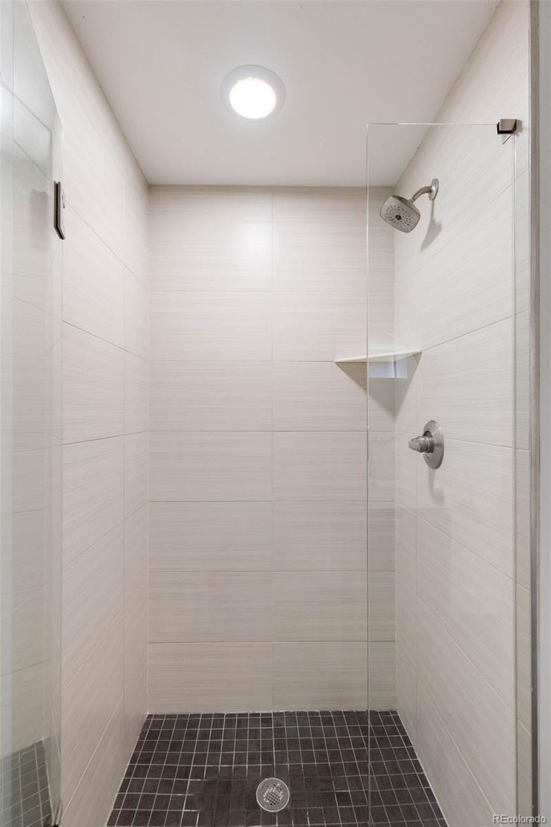 725 Monroe Street Denver, CO 80206 - Photo 28 of 33 a bathroom