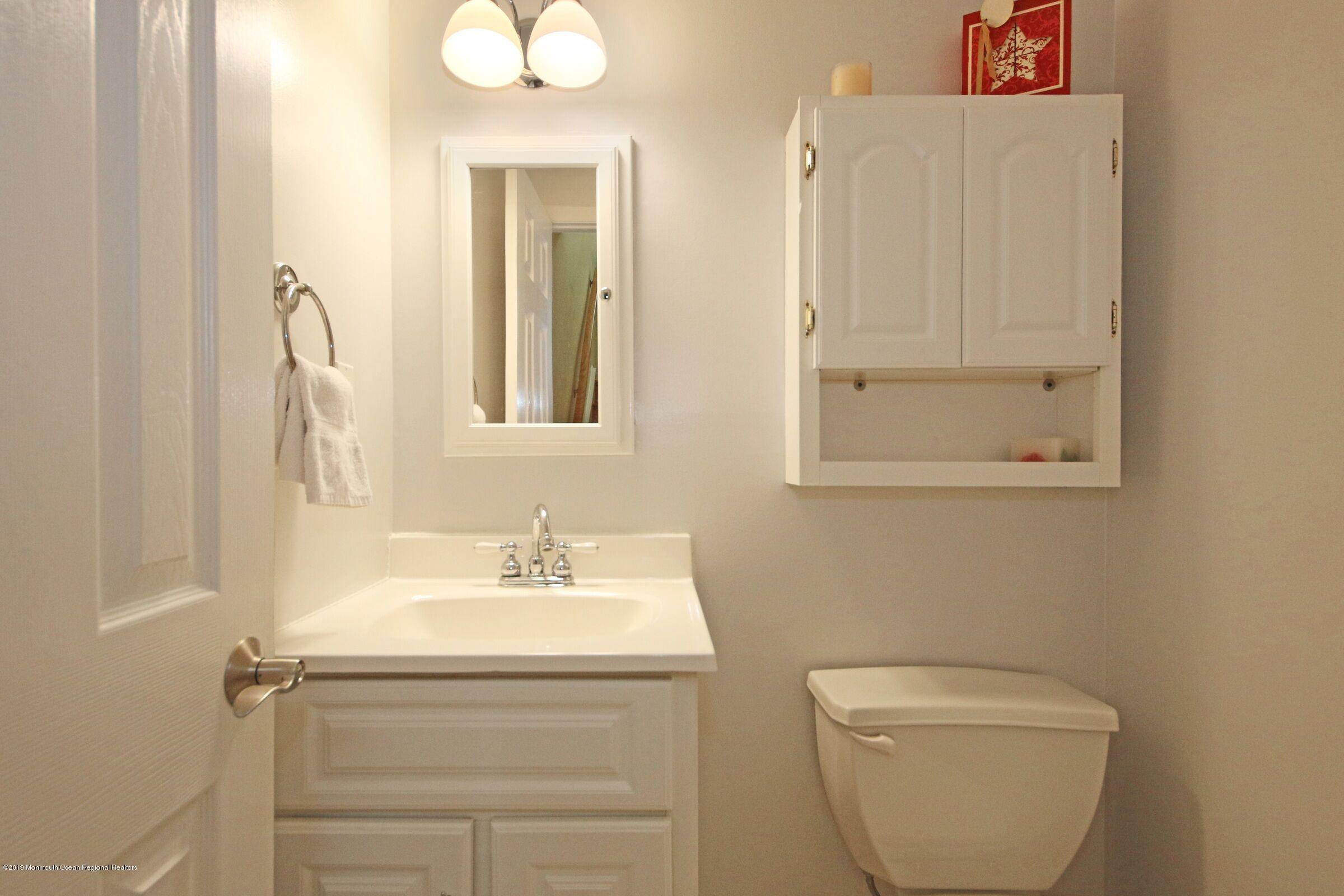 444 Middlewood Road Middletown, NJ 07748 - Photo 10 of 28 444 Middlewood half bath