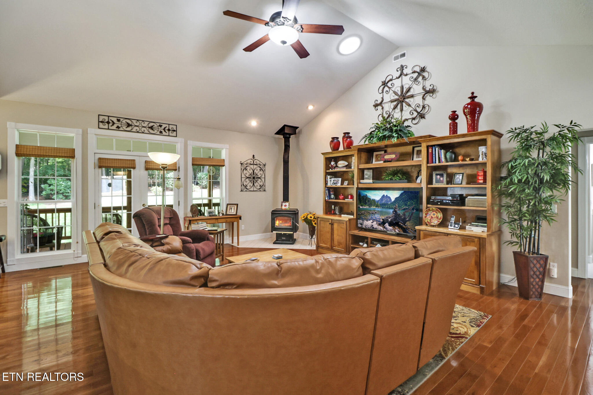 1115 Sunset Ridge Drive Crossville, TN 38571 - Photo 8 of 52 Living Room