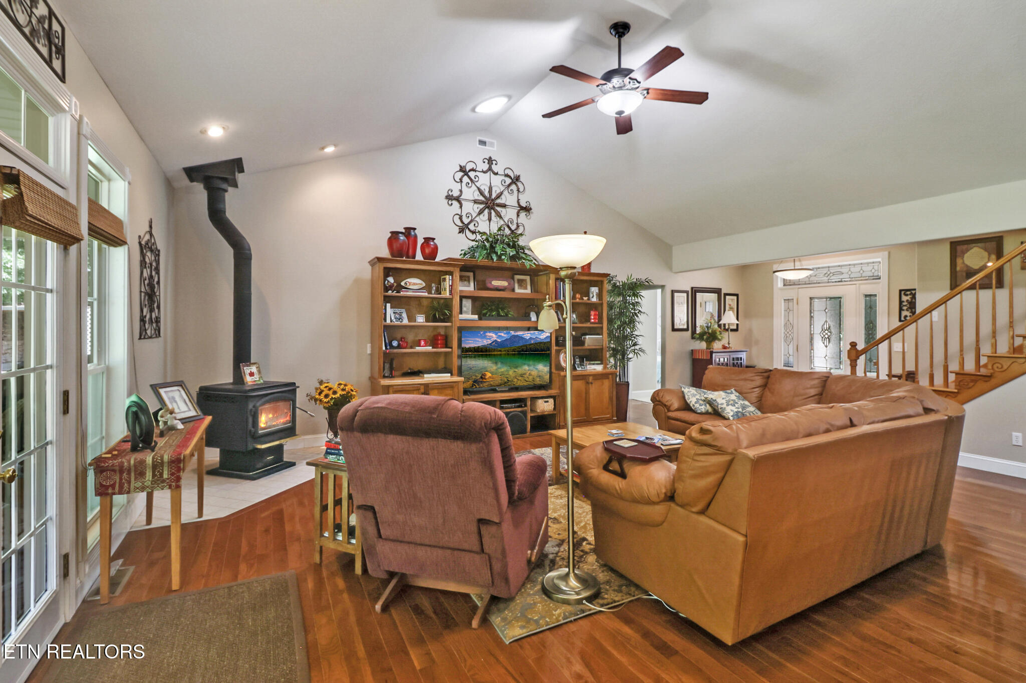 1115 Sunset Ridge Drive Crossville, TN 38571 - Photo 9 of 52 Living Room