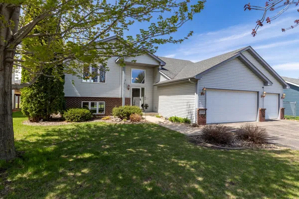 $385,000 | 936 South Chestnut Street, Belle Plaine, MN 56011