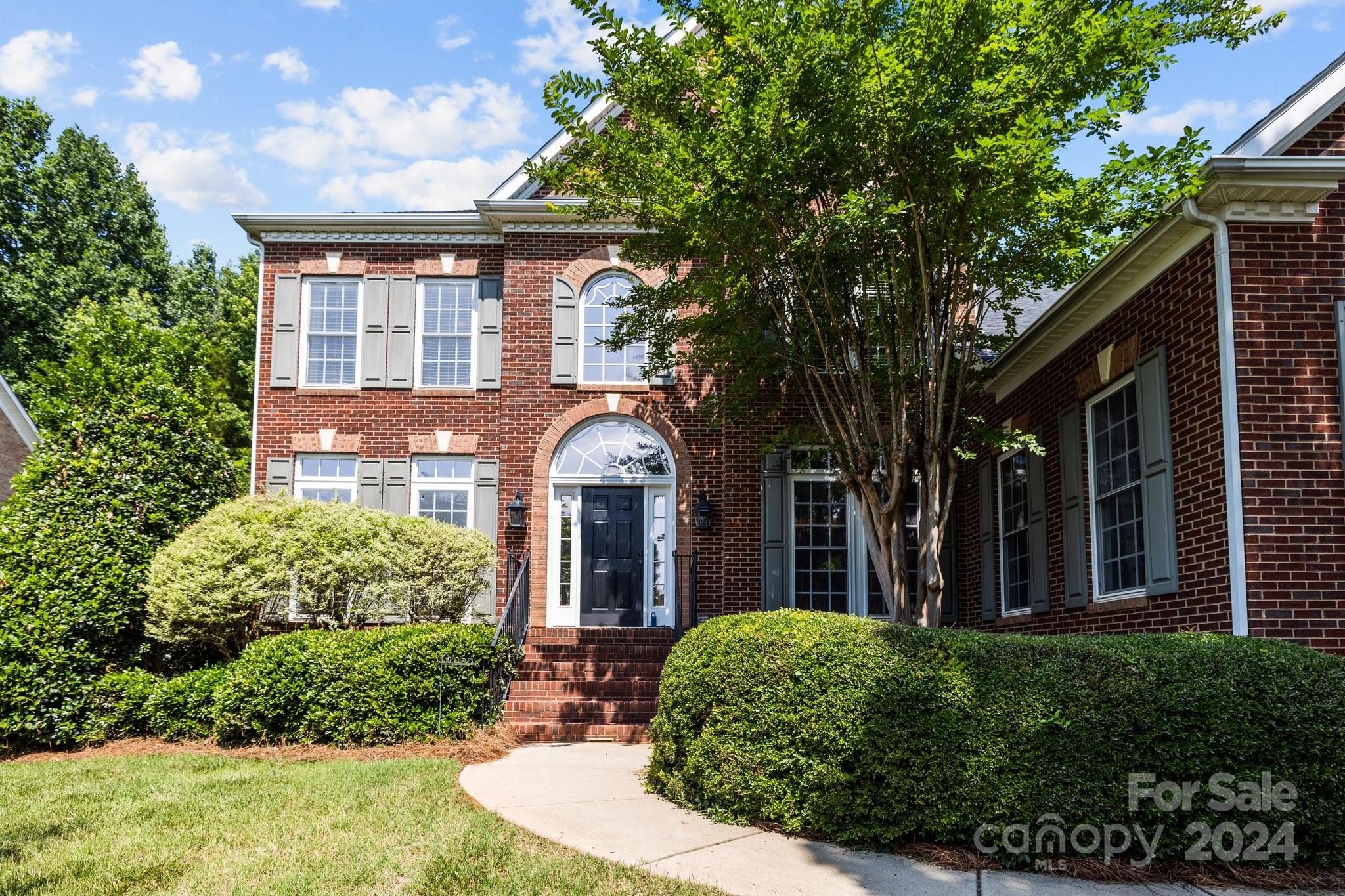 309 Chancelot Lane Fort Mill, SC 29708 - Photo 2 of 43 front view of a house