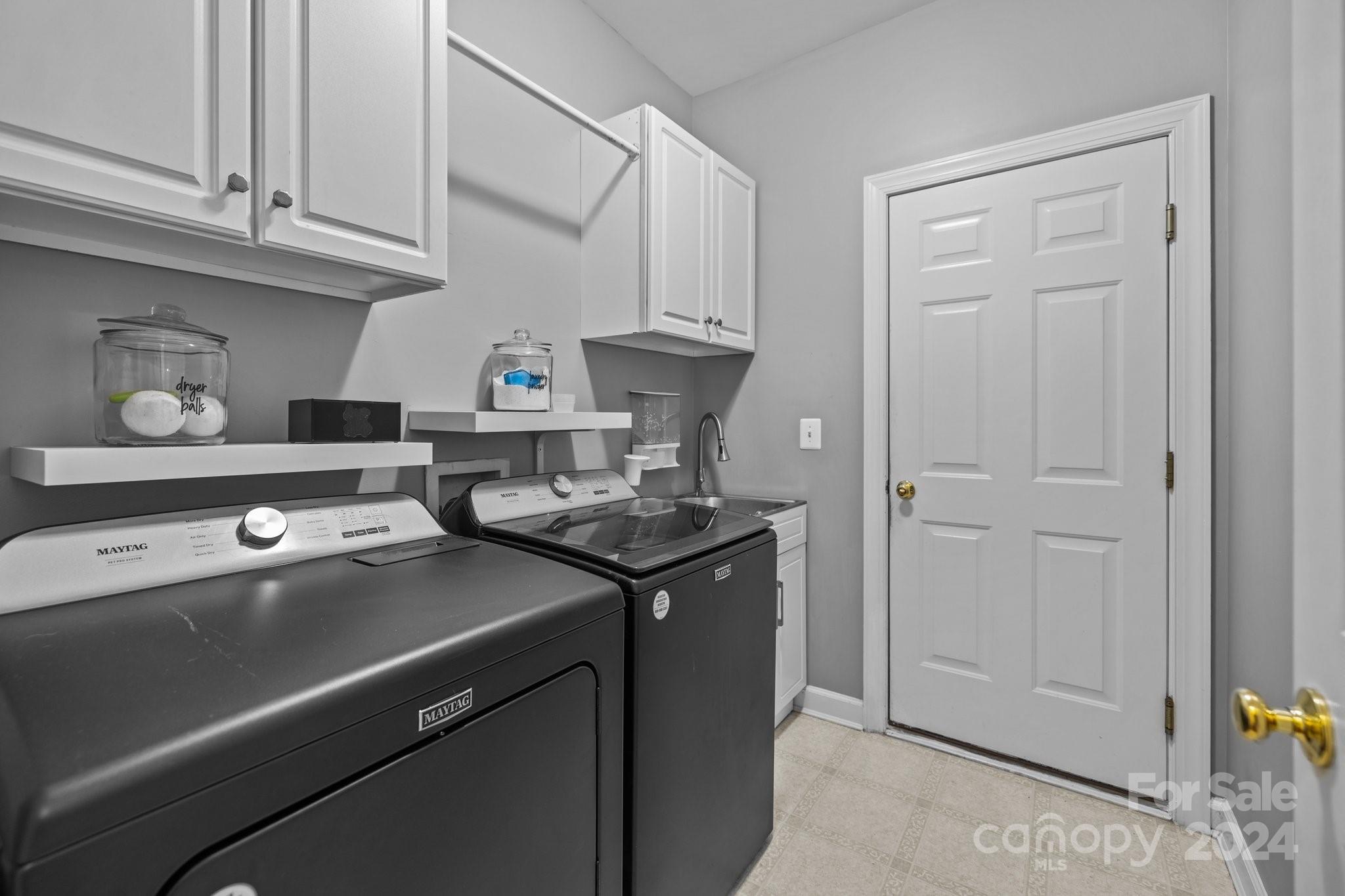 309 Chancelot Lane Fort Mill, SC 29708 - Photo 30 of 43 a stove top oven sitting inside of a kitchen