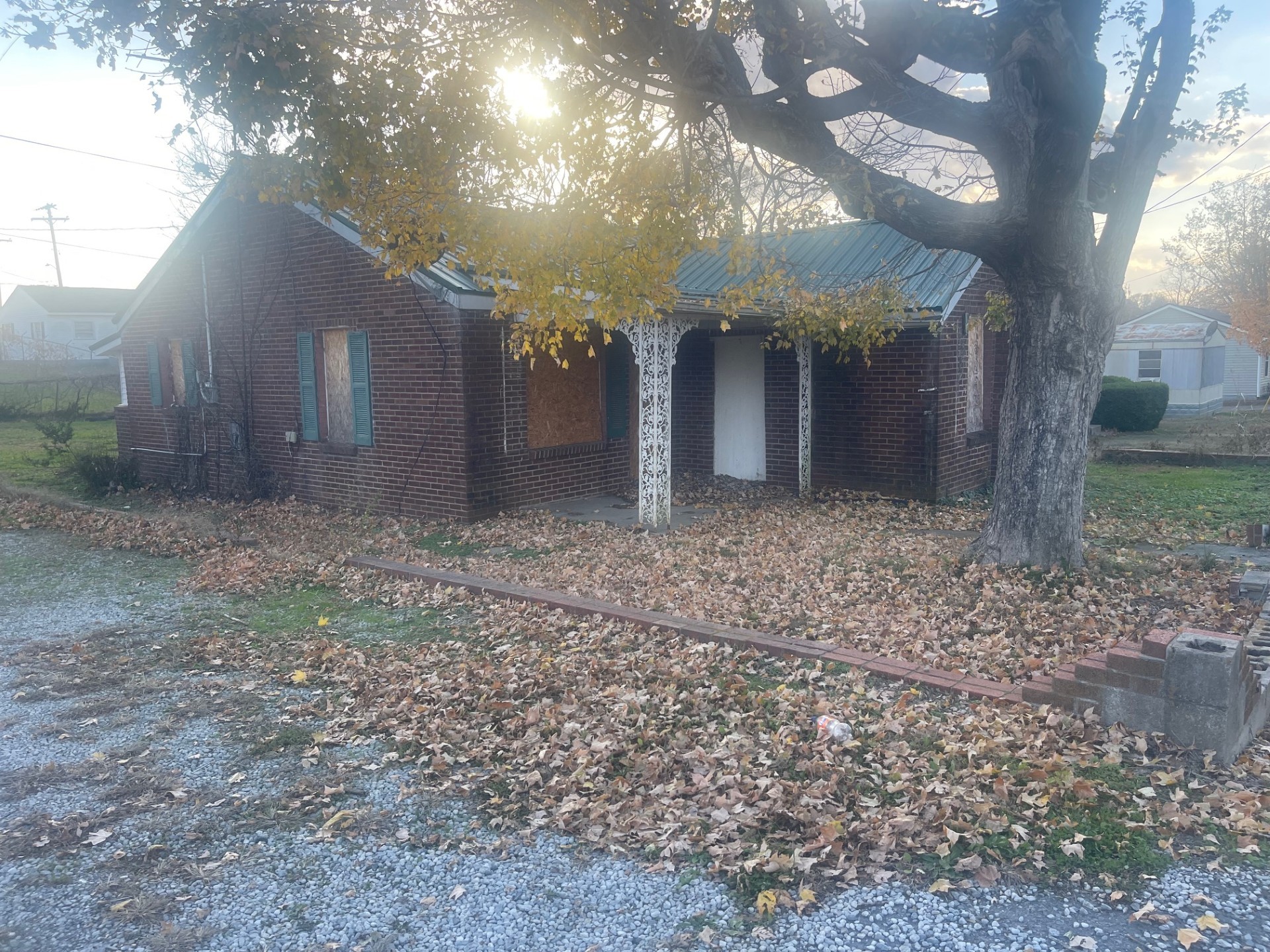 506 West 15th Avenue Springfield, TN 37172 - Photo 4 of 8 a view of a house with a yard and tree