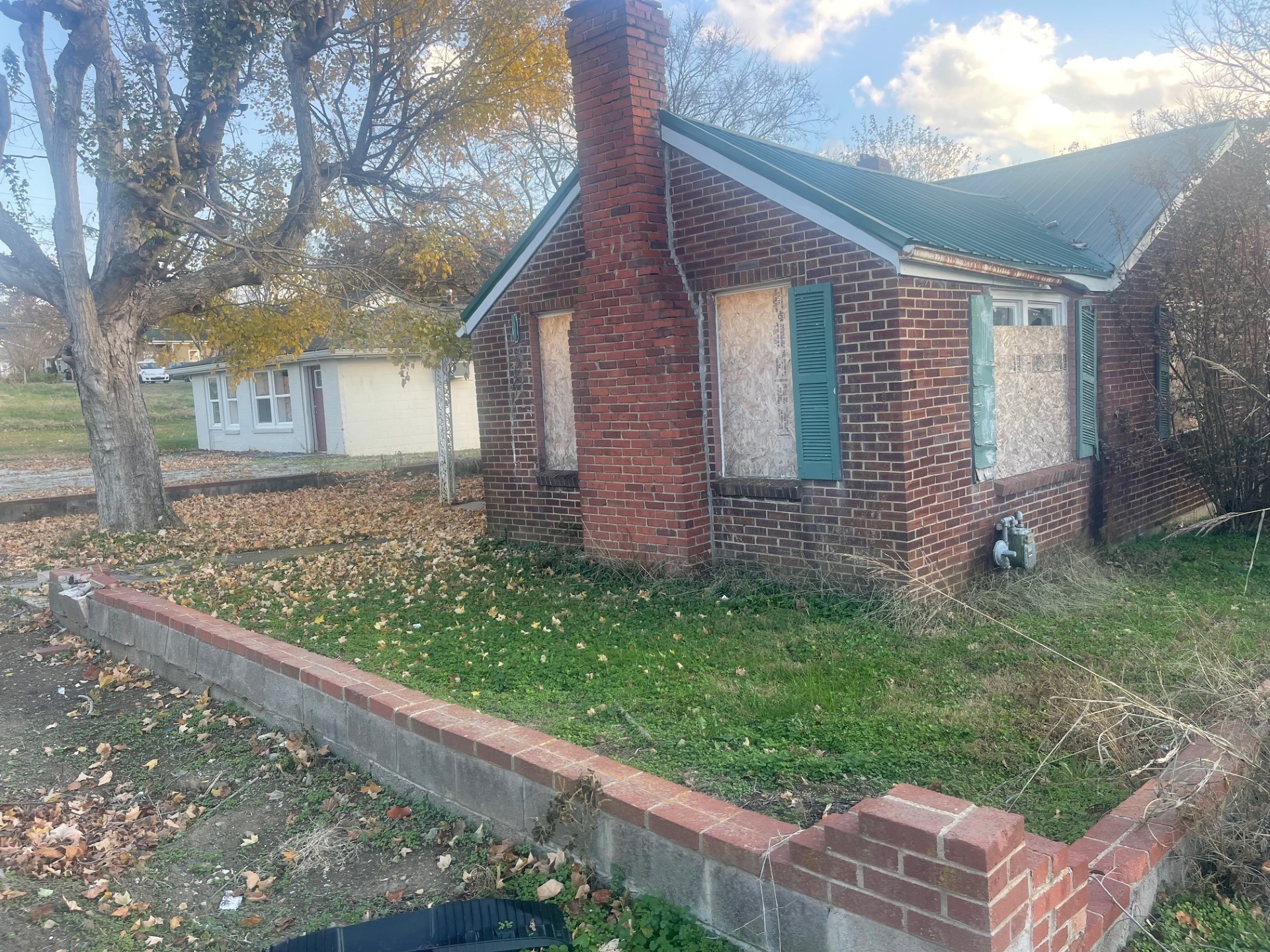 506 West 15th Avenue Springfield, TN 37172 - Photo 5 of 8 a backyard of a house with lots of green space