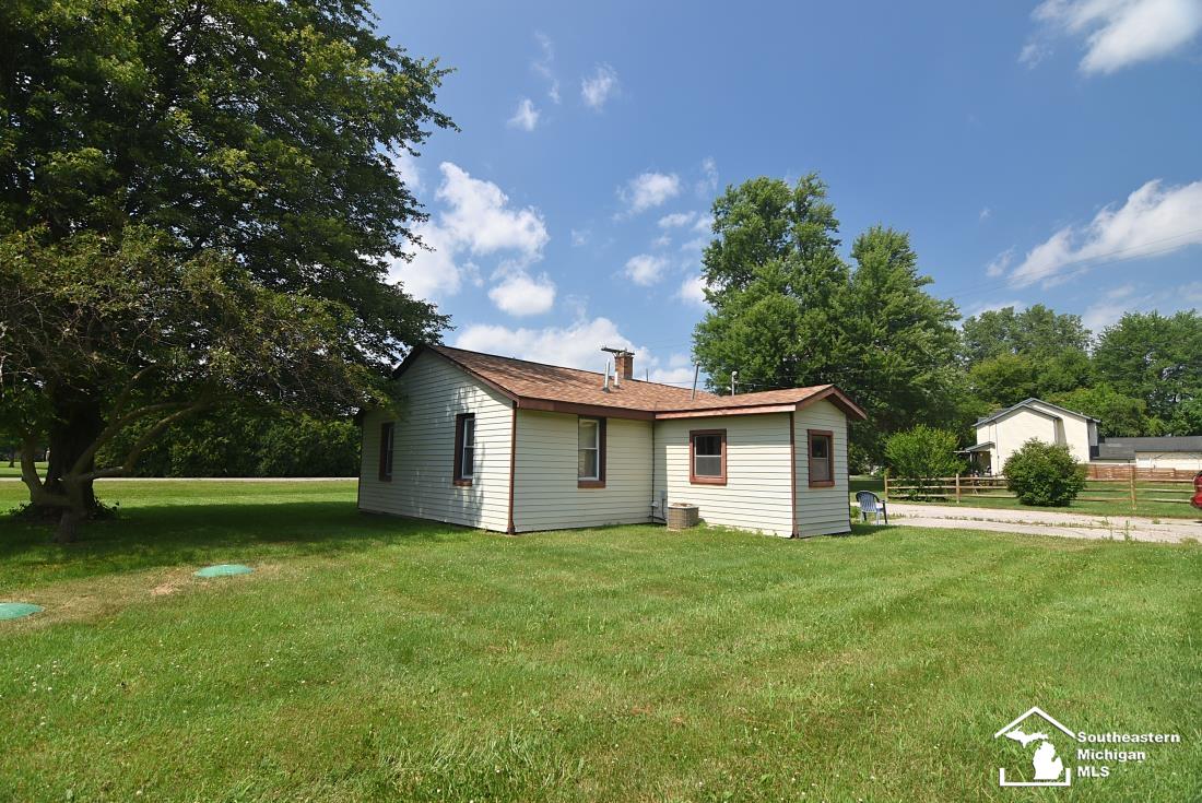 13493 Dixon Road Dundee, MI 48131 - Photo 3 of 48