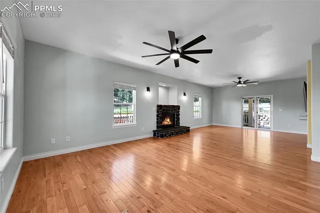 a view of a livingroom with hardwood floor and a ceiling fan