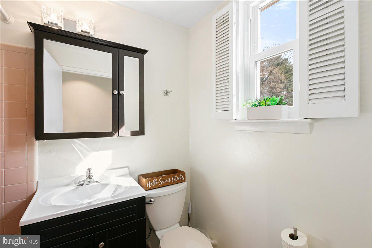 8016 Gosport Lane Springfield, VA 22151 - Photo 30 of 38