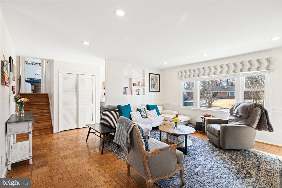 8016 Gosport Lane Springfield, VA 22151 - Photo 6 of 38