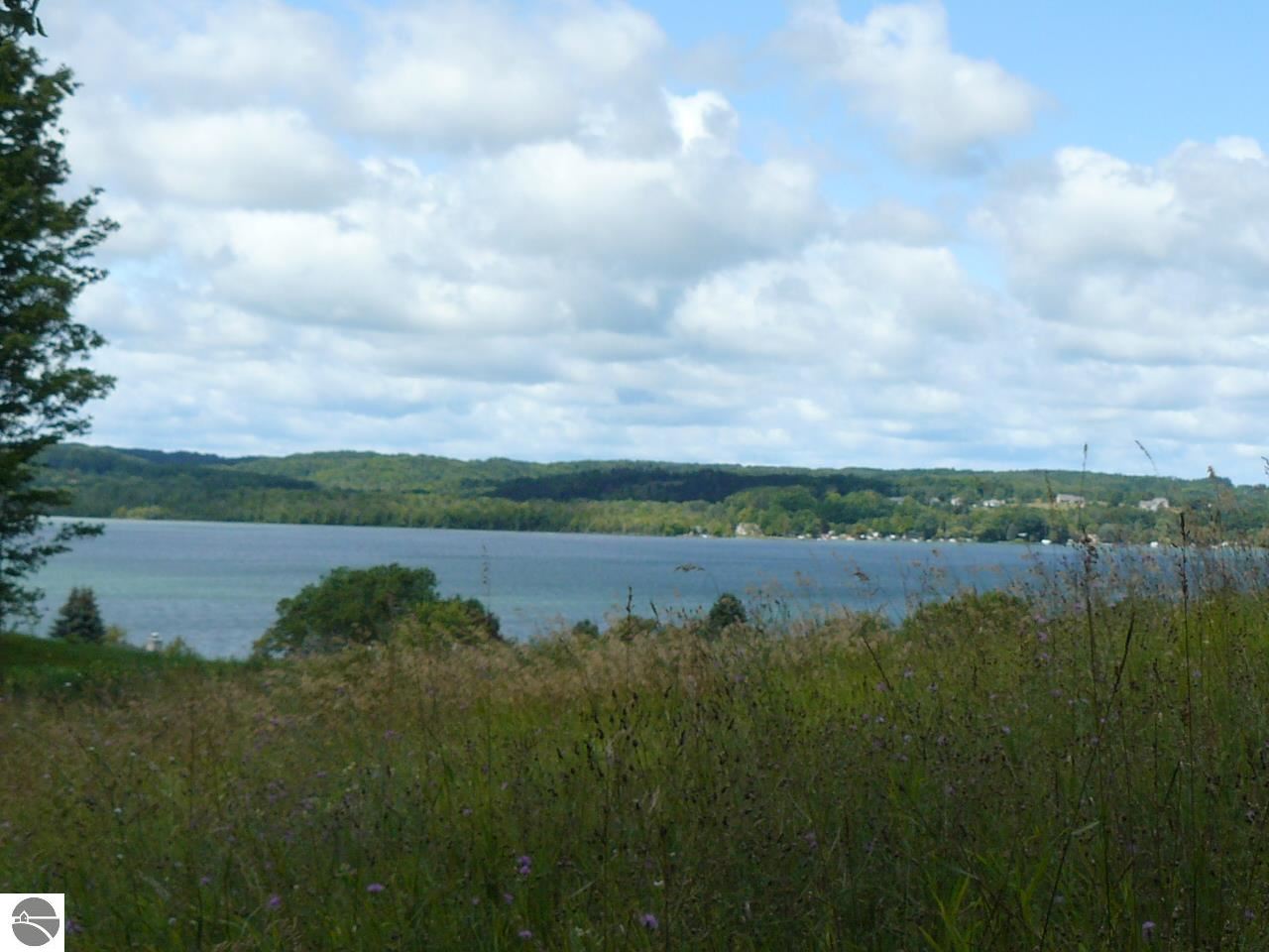 8103 South Lakeview Road Traverse City, MI 49684 - Photo 26 of 31 1775122-25.JPG