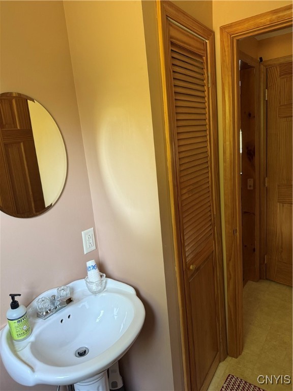 4875 Orangeport Road Clay, NY 13029 - Photo 16 of 37