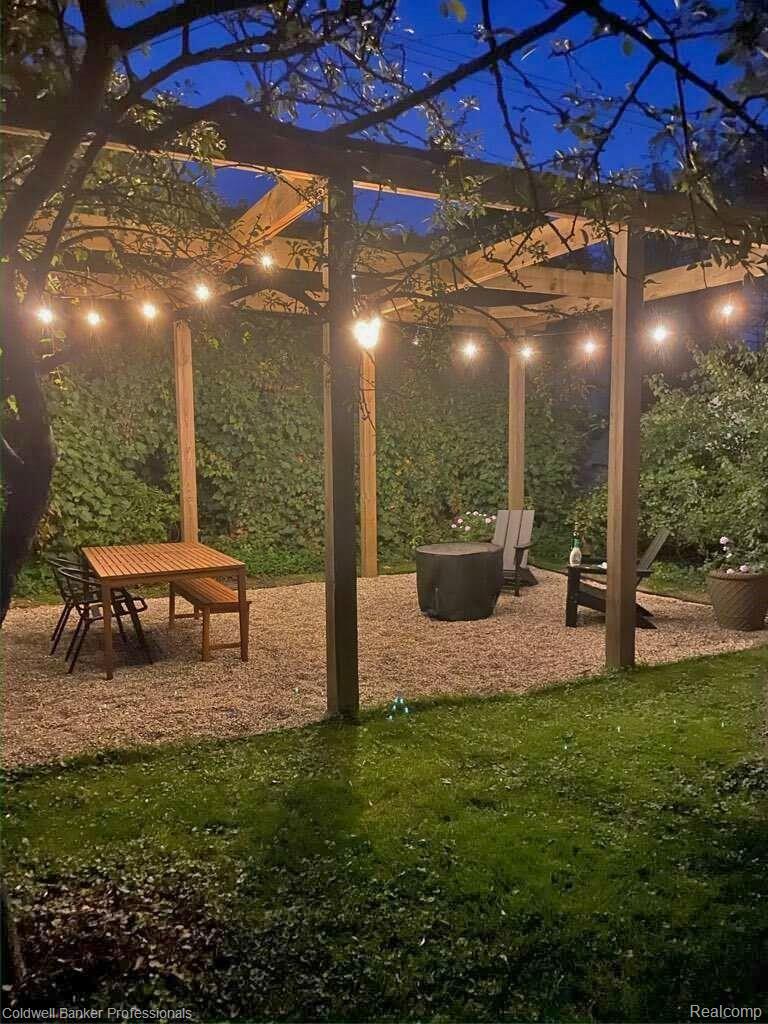 1326 Oxford Road Berkley, MI 48072 - Photo 10 of 37 backyard summer