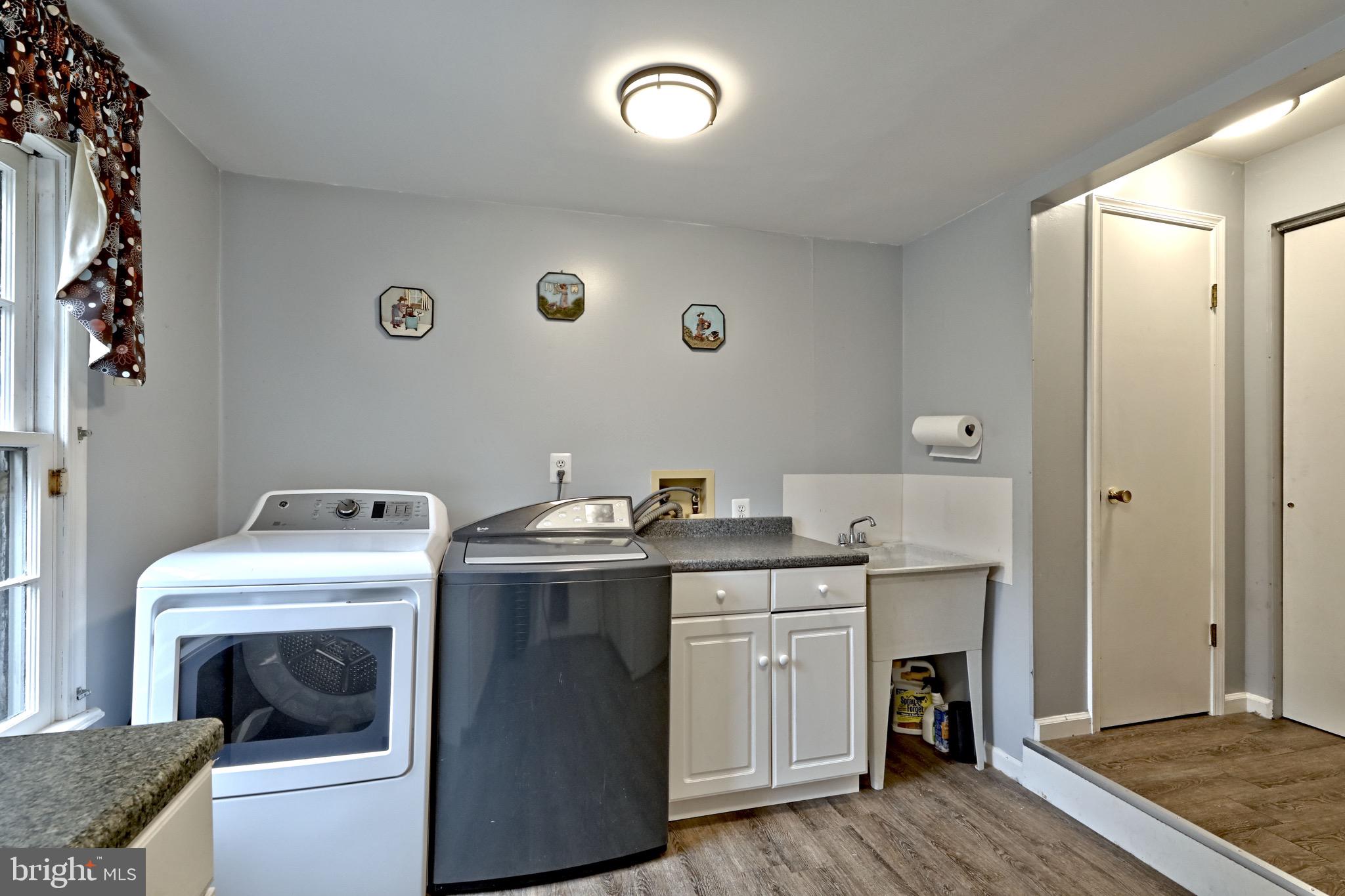 143 Whitemarsh Way Delran, NJ 08075 - Photo 19 of 33 a utility room with sink dryer and washer