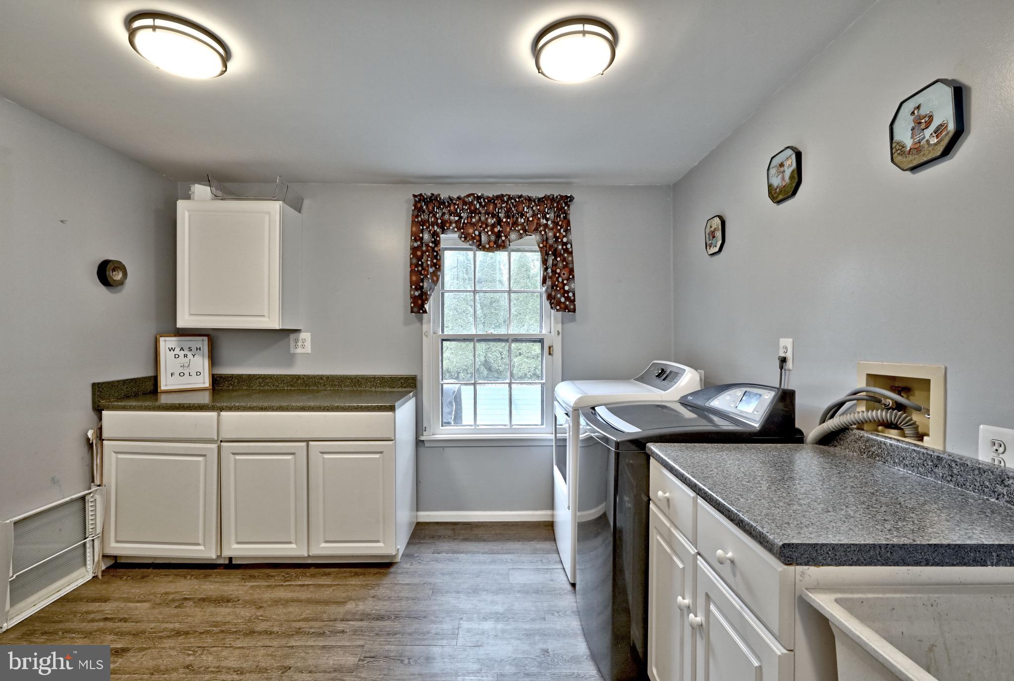 143 Whitemarsh Way Delran, NJ 08075 - Photo 20 of 33 a kitchen with a sink window and cabinets