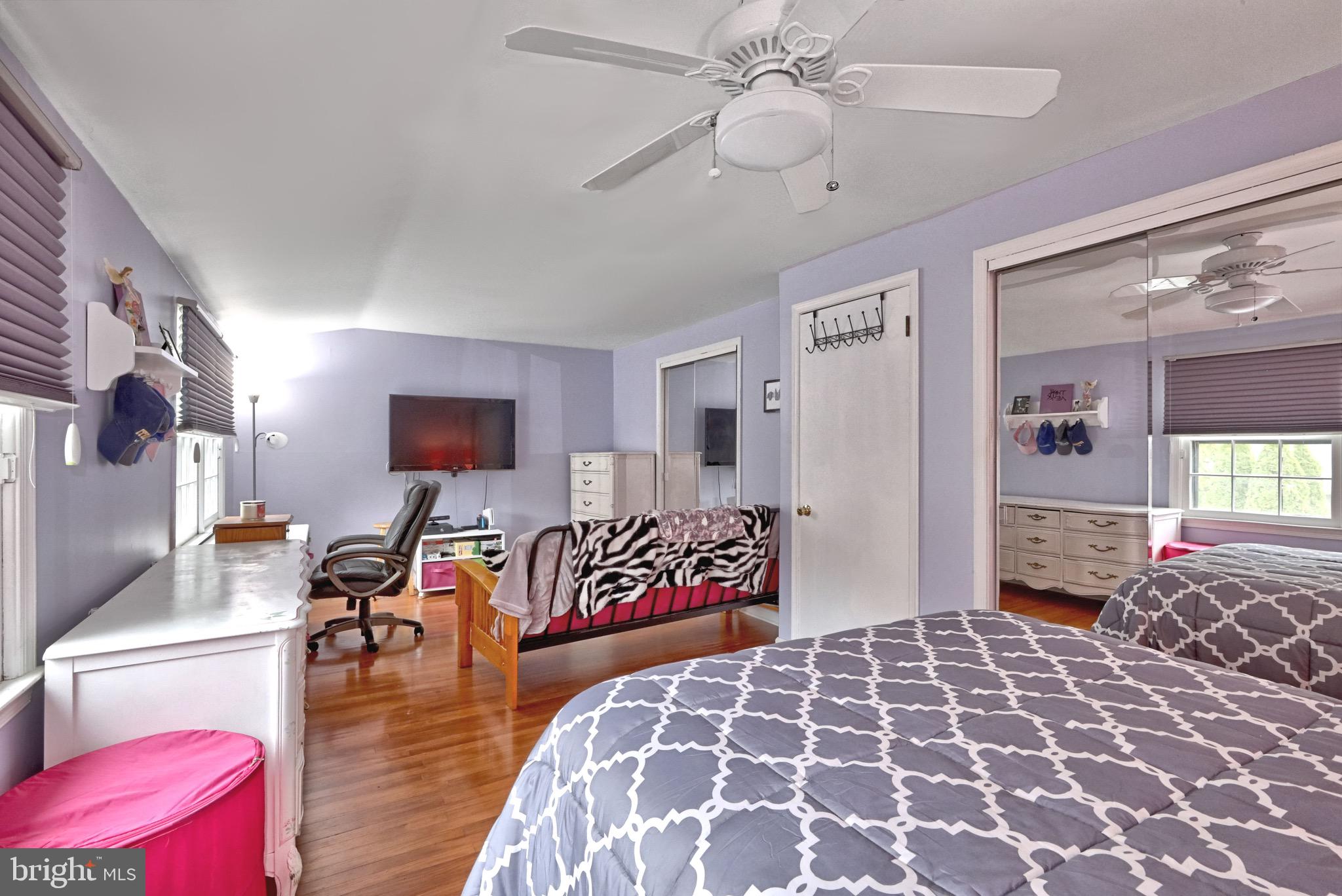 143 Whitemarsh Way Delran, NJ 08075 - Photo 26 of 33 a bedroom with furniture and a mirror