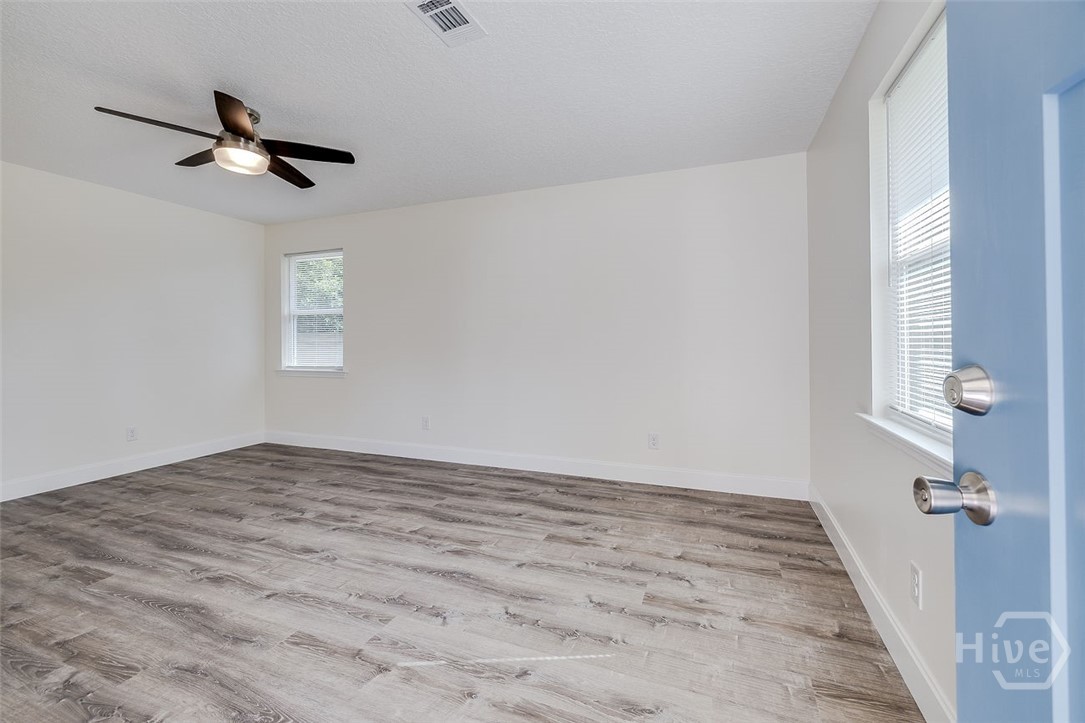 308 East 4th Street Springfield, GA 31329 - Photo 8 of 46 living room
