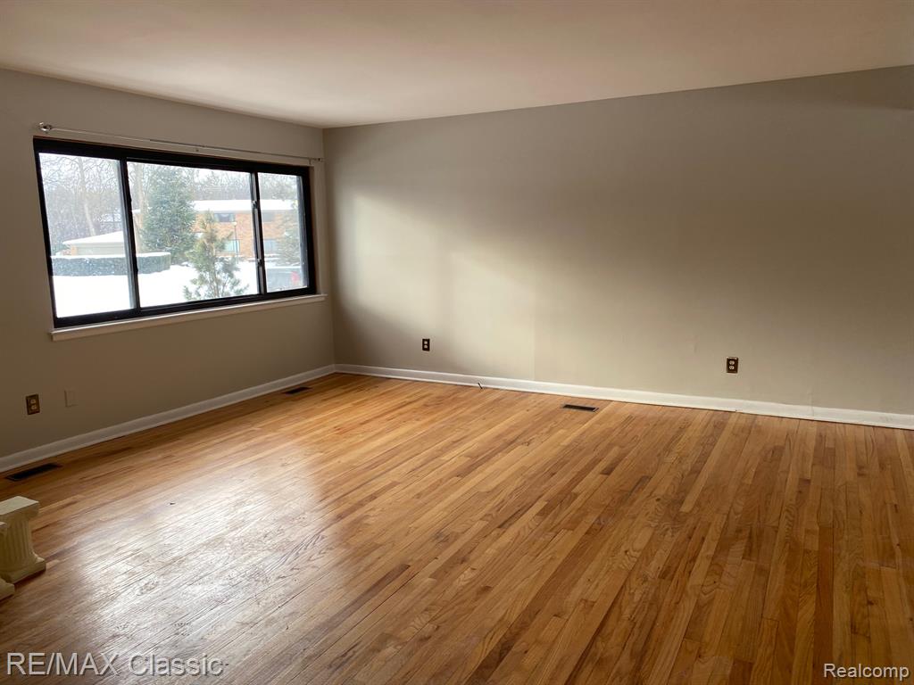 112 East Hickory Grove Road Bloomfield Hills, MI 48304 - Photo 12 of 19