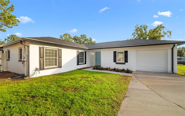 a view of a house with a backyard