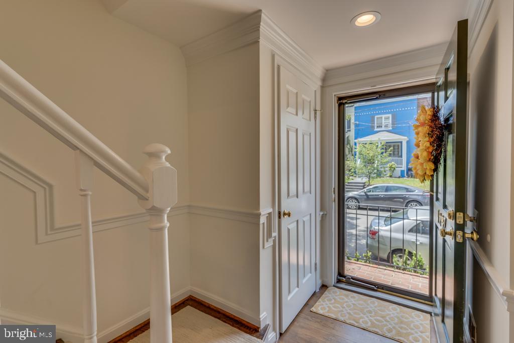 1207 Portner Road Alexandria, VA 22314 - Photo 4 of 30