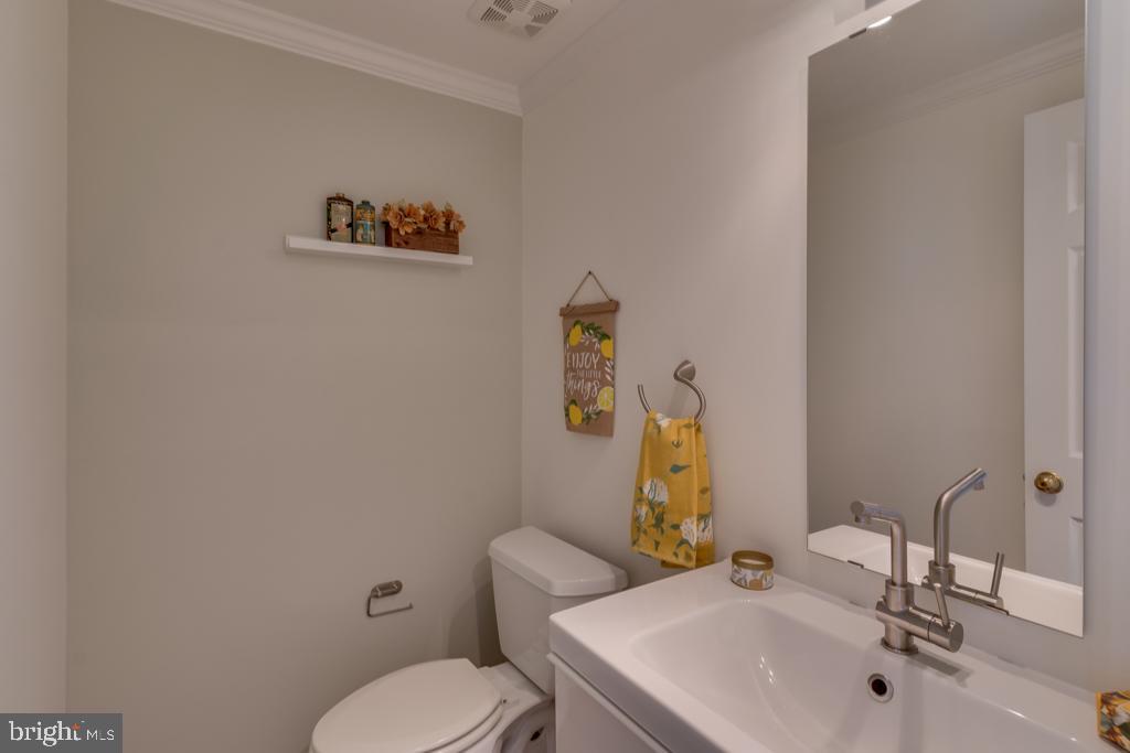 1207 Portner Road Alexandria, VA 22314 - Photo 6 of 30