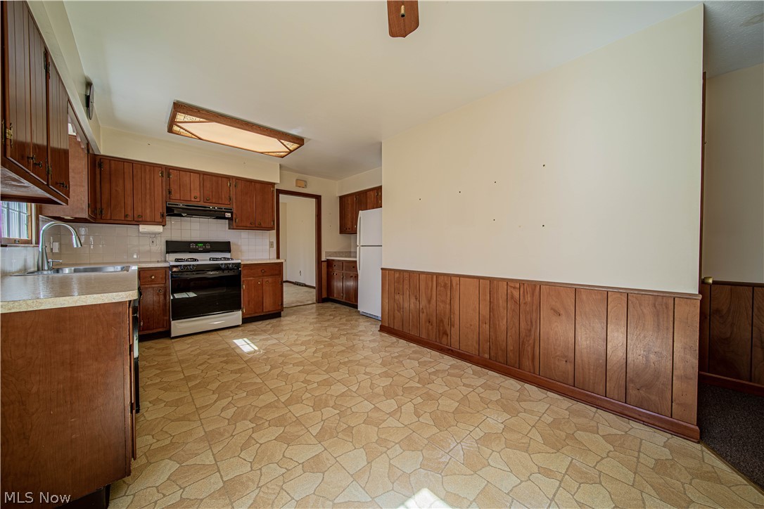 5592 Lockwood Road Madison, OH 44057 - Photo 9 of 28