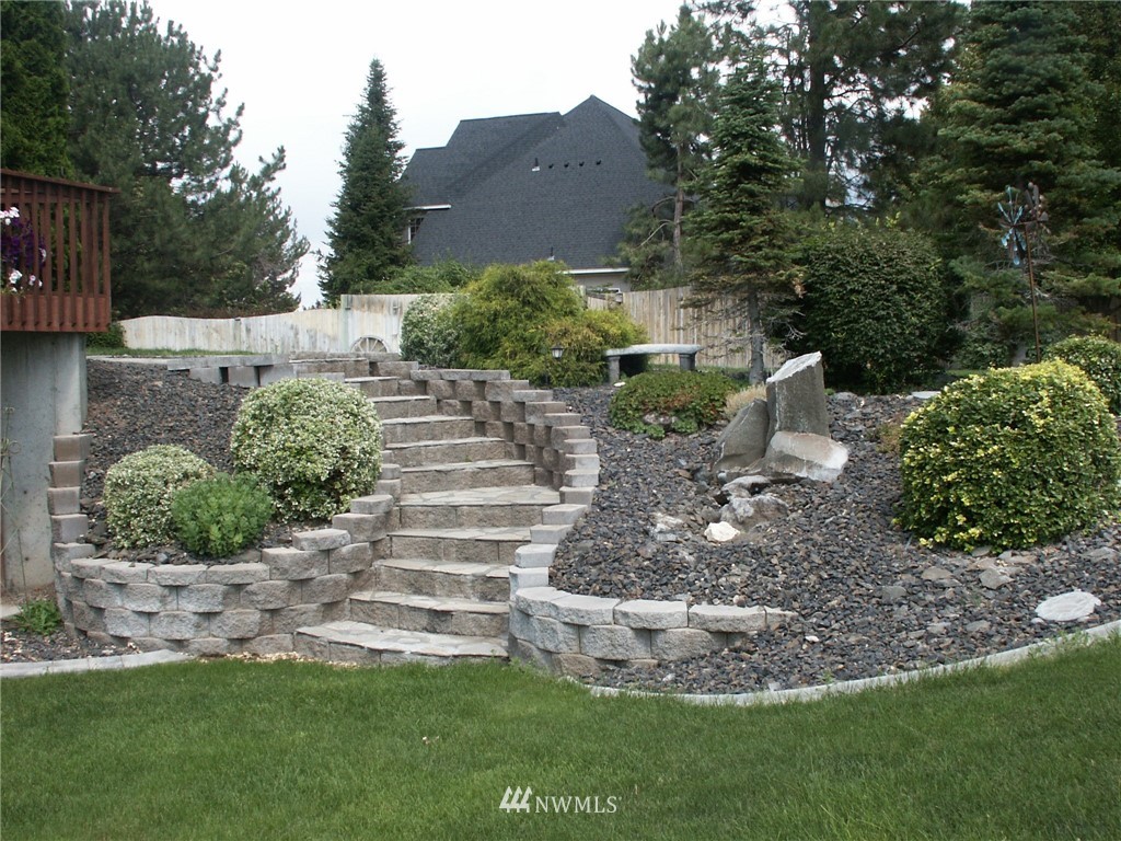 403 Young Road Northeast Moses Lake, WA 98837 - Photo 2 of 25 Gallery Image 2