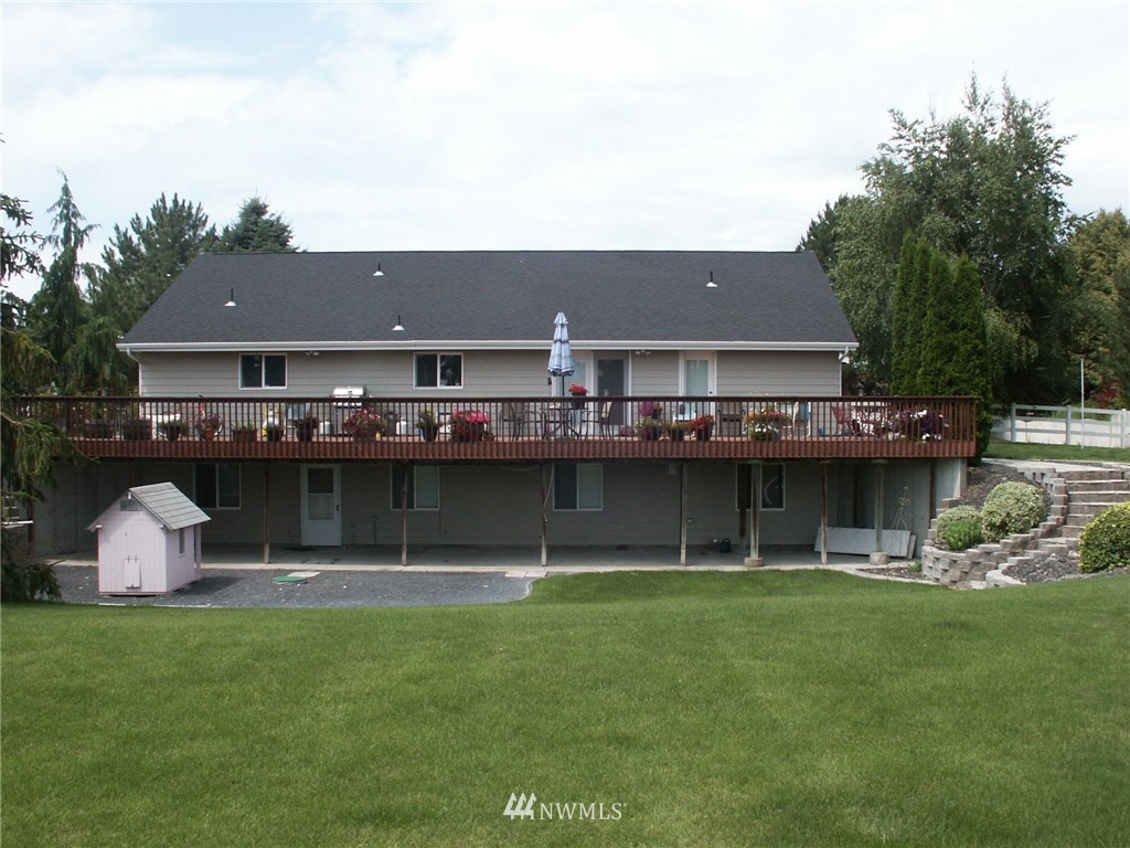 403 Young Road Northeast Moses Lake, WA 98837 - Photo 4 of 25 Gallery Image 4