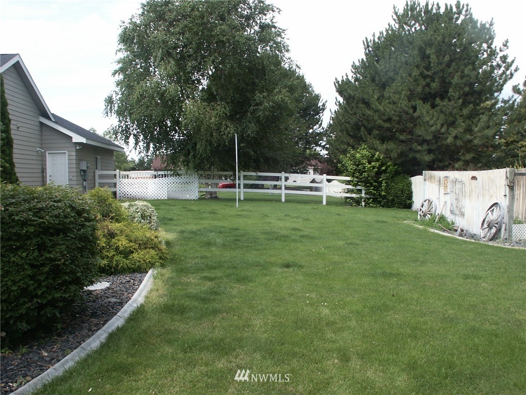 403 Young Road Northeast Moses Lake, WA 98837 - Photo 8 of 25 Gallery Image 8