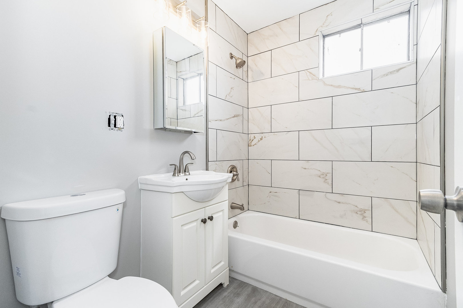 626 Iola Avenue Romeoville, IL 60446 - Photo 11 of 19 a bathroom with a sink toilet and bathtub