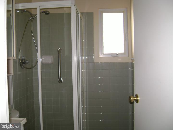 8 Cleft Rock Road Levittown, PA 19057 - Photo 14 of 25 Gallery Image 14