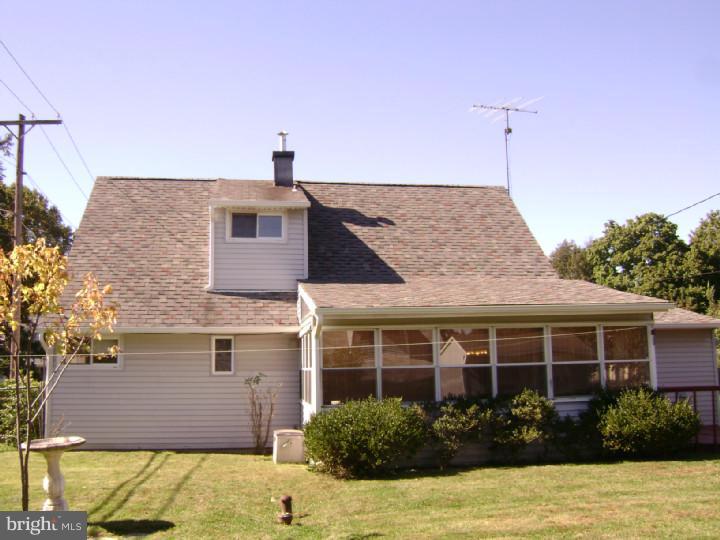 8 Cleft Rock Road Levittown, PA 19057 - Photo 4 of 25 Gallery Image 4